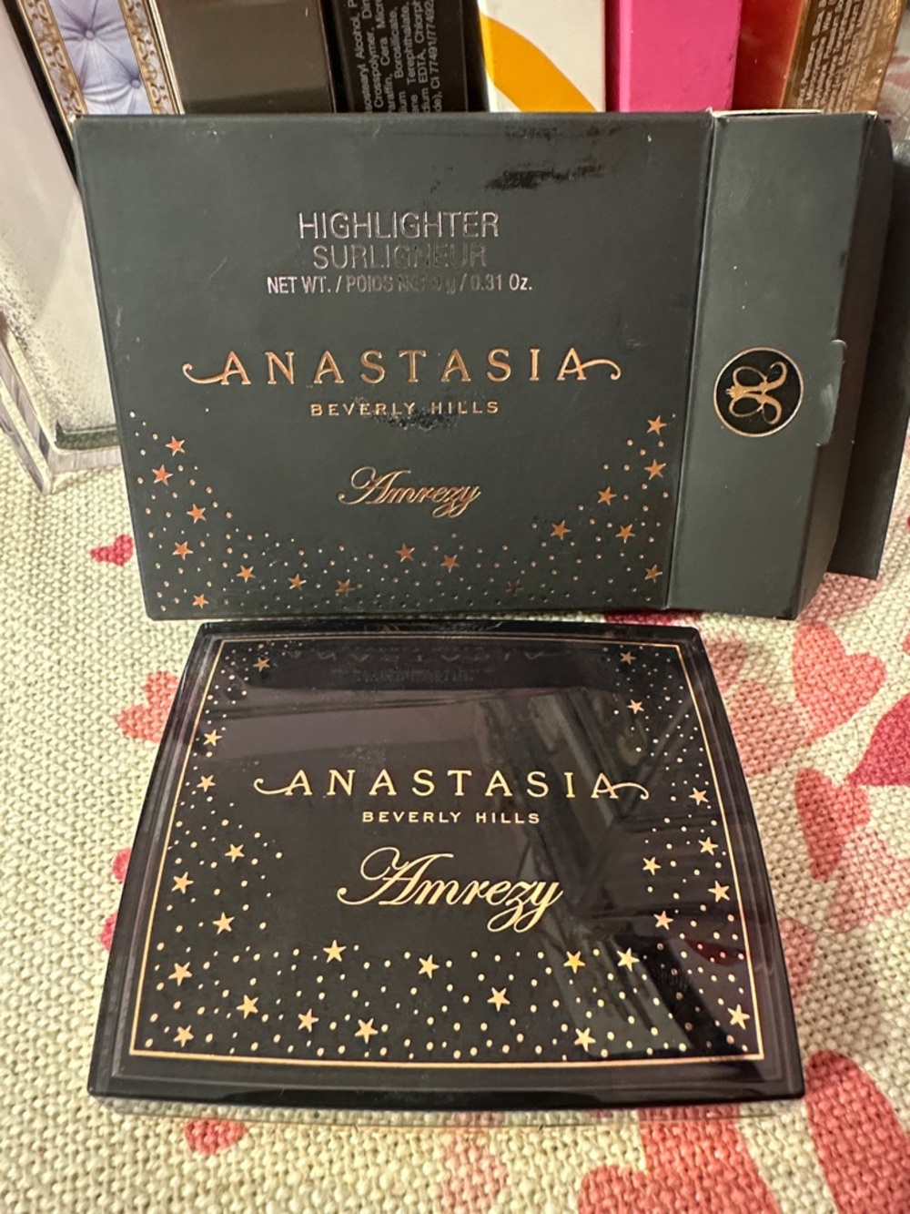 Anastasia Beverly Hills Amrezy Highlighter Compact - Black & Gold